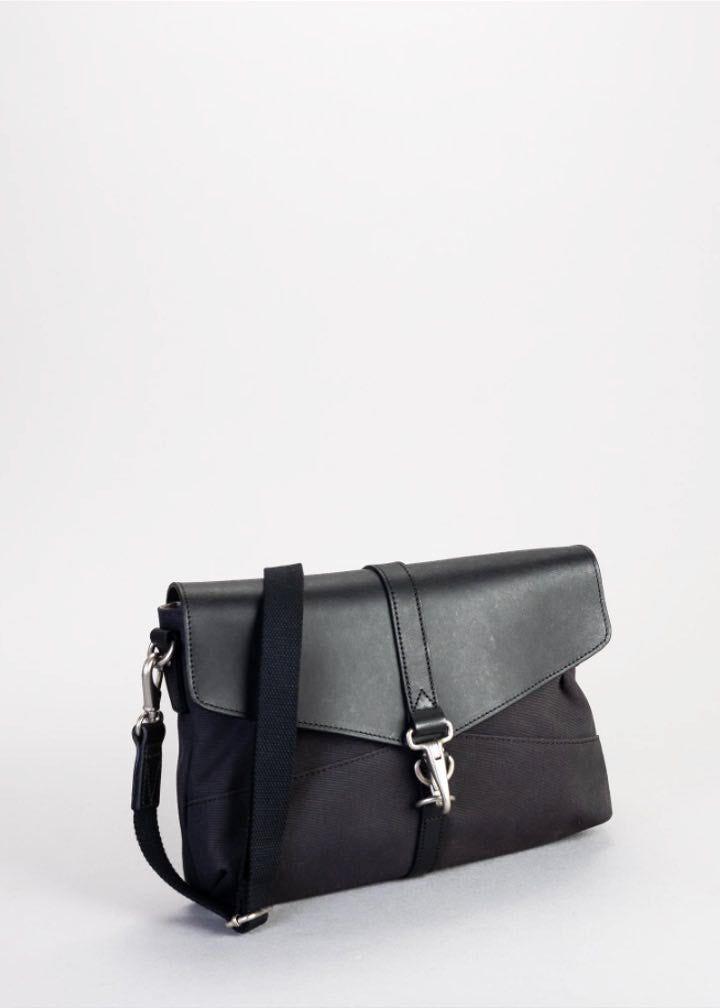 Property of… Mika Day Bag Leather Black